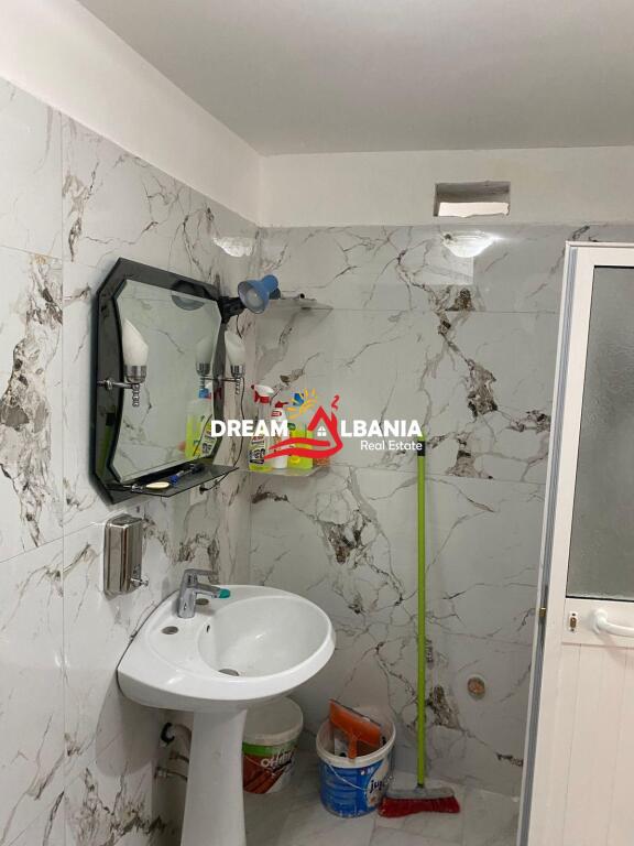 Apartament 1+1 me qera ne Qender te Tiranes, tek Rruga e Barrikadave (ID 4219420)