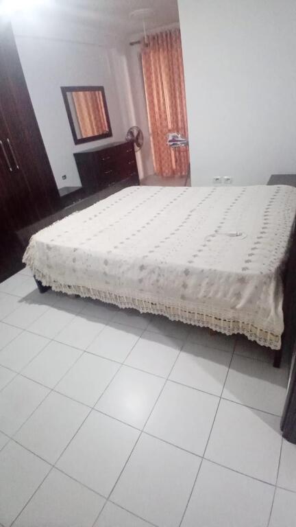Jepet me qira 2+1+verande Yzberisht te Big Market