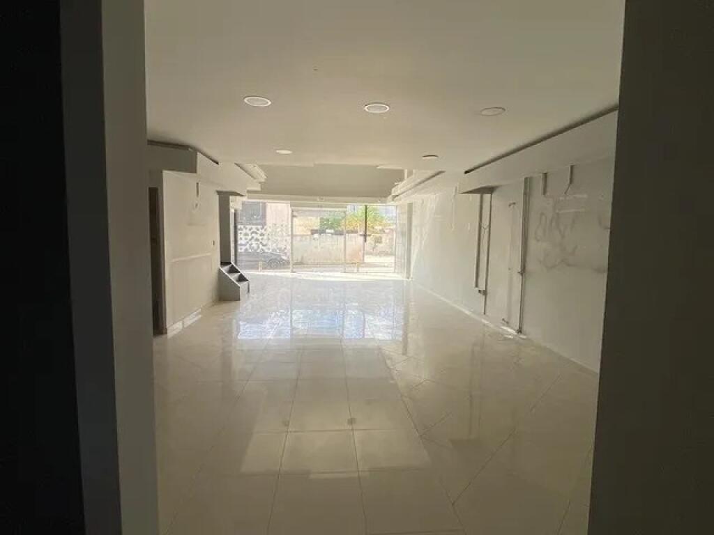 Negozio in Affitto presso il Campo dell'Aviazione (ID BD21720) Tirana.