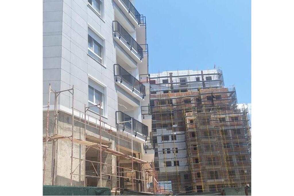 In vendita appartamento 2+1 a Brryli, vicino alla Scuola Niket Dardani.