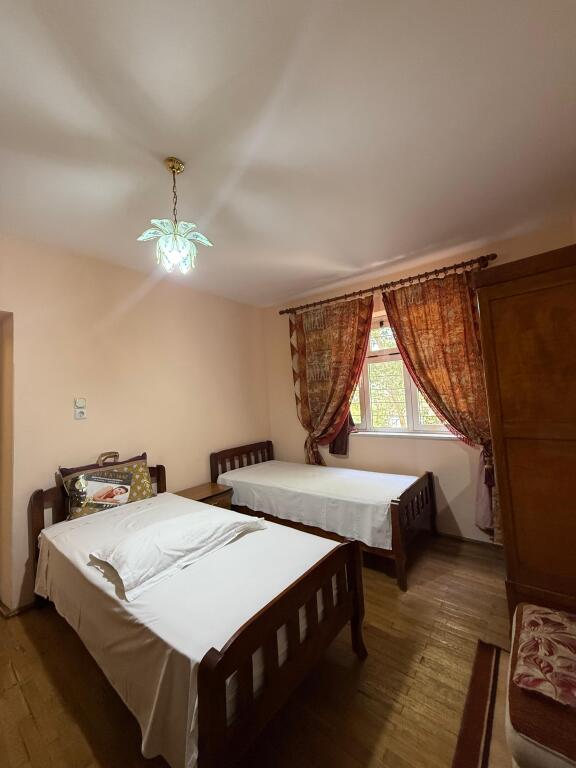 📍 Apartment 3+1 for Rent – Opposite the Former Restaurant Durrësi