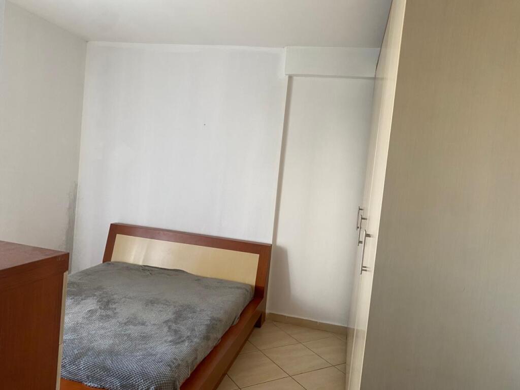 Një apartament 2+1+2 jepet me qera tek Eleonora.