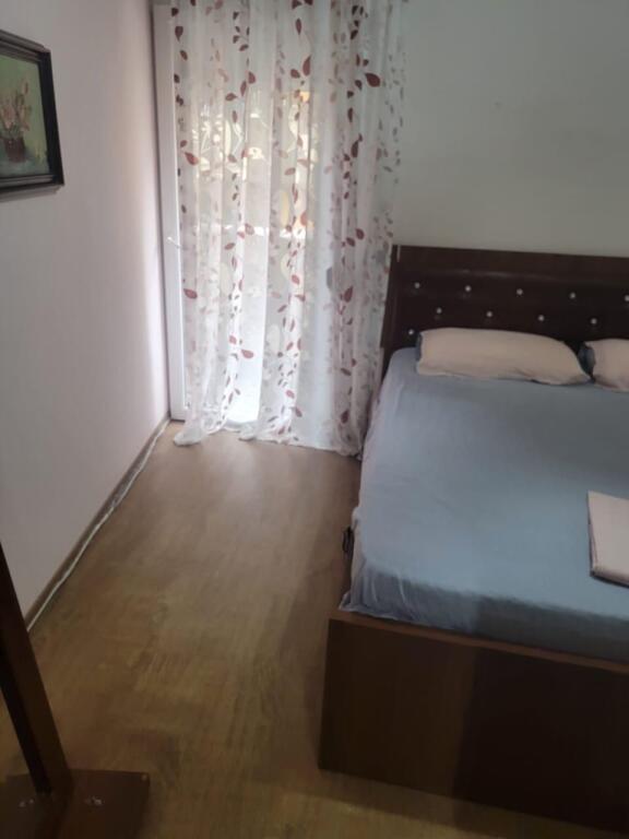 Jepet 2+1 tek Kodra Diellit pranë Kristal Center
