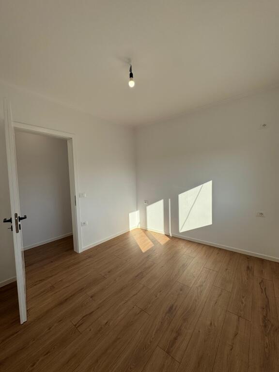 Shitet Apartament 1+1+bllk Rr. Irfan Tomini, mbrapa Kompleksit Deliorgji