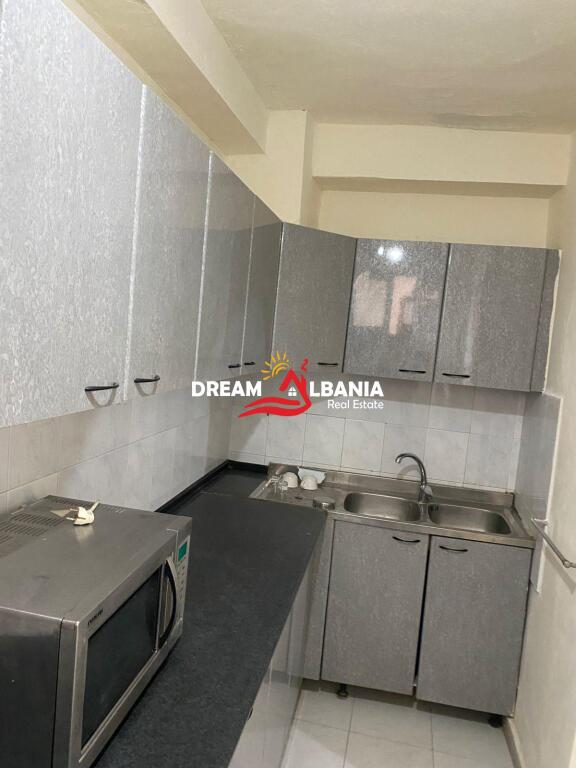 Apartament 1+1 me qera ne Qender te Tiranes, tek Rruga e Barrikadave (ID 4219420)