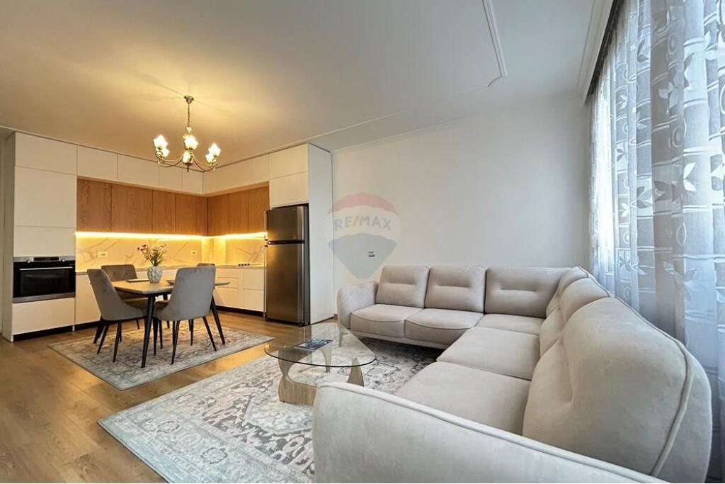 Apartament 2+1+2 me verande me qira tek Shallvaret!