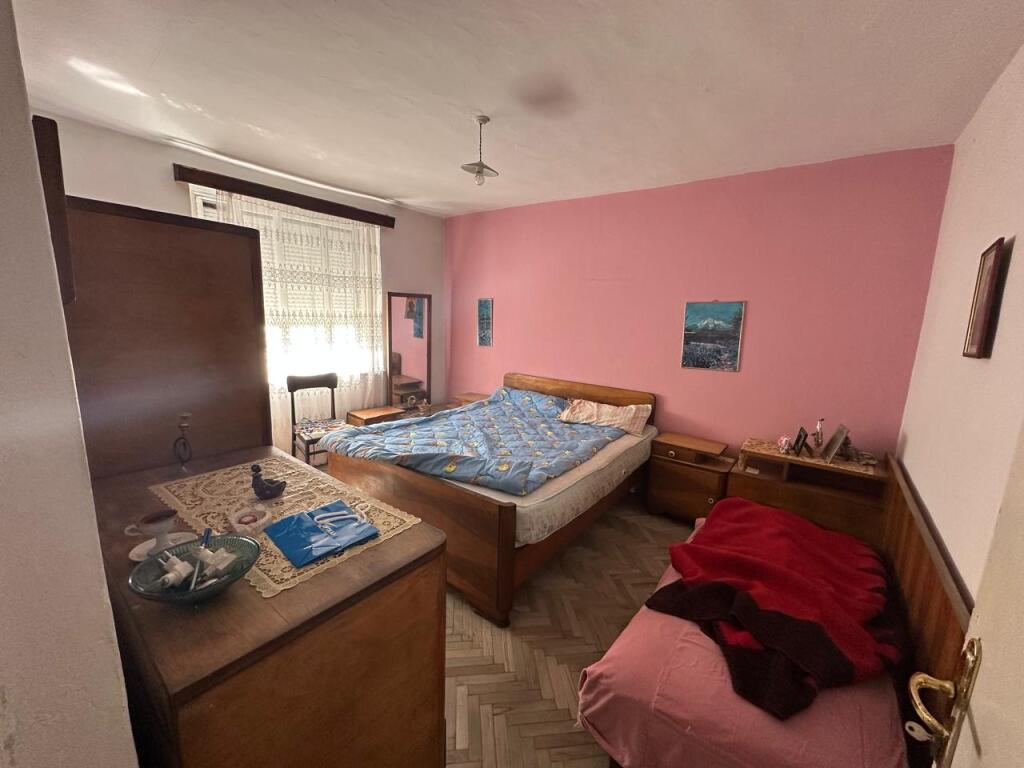 🏢Myslym Shyri, near Bar Santa, an apartment 2+1 is for rent, furnished.