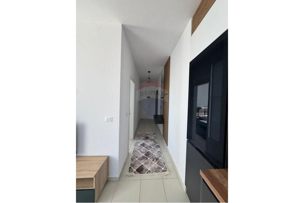 An apartment 1+1 is offered for rent on Bulevardi i Ri.