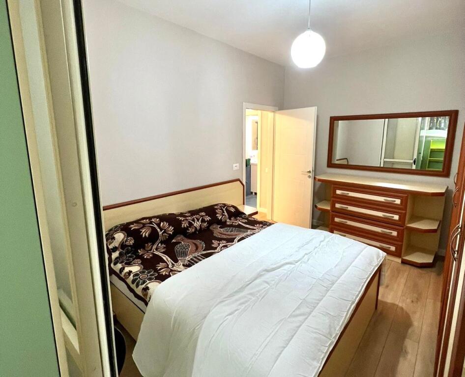 In Affitto: Appartamento 2+1 con Balcone || 📍Kodra e Diellit (Inizio) – 70m² || €620/mese – 2º Piano