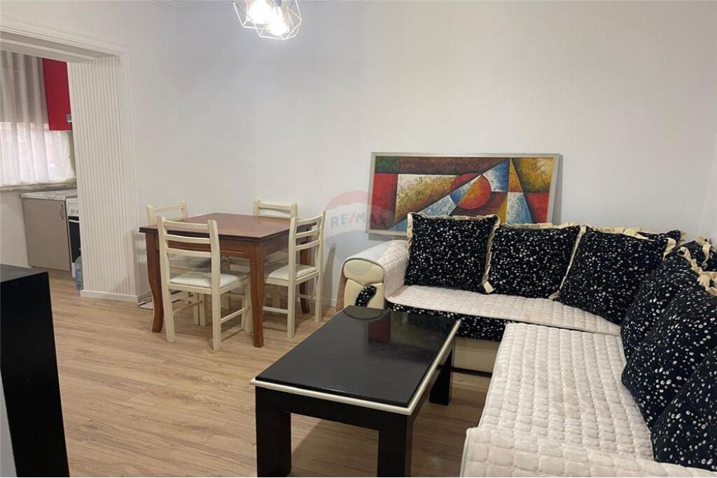 Apartment 1+1 for rent at Shkolla e Kuqe.