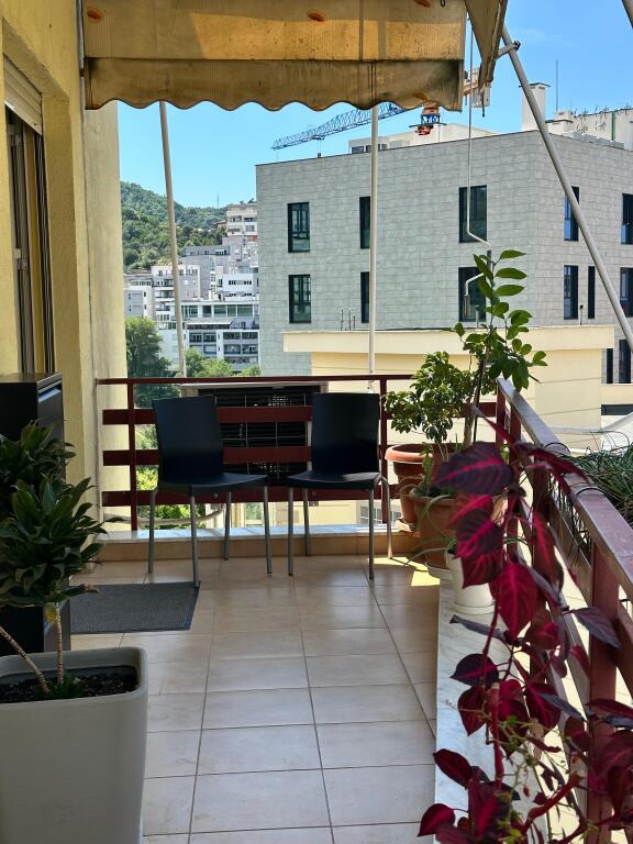 Apartament 2+1 me parkim me qera, Liqeni i Thate