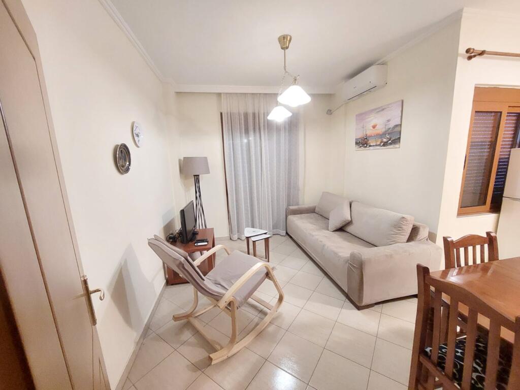 Jepet me qera ditore Apartament 1+1 tek Shkembi i Kavajes