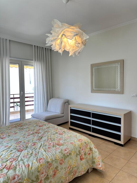 Apartament 2+1 me parkim me qera, Liqeni i Thate