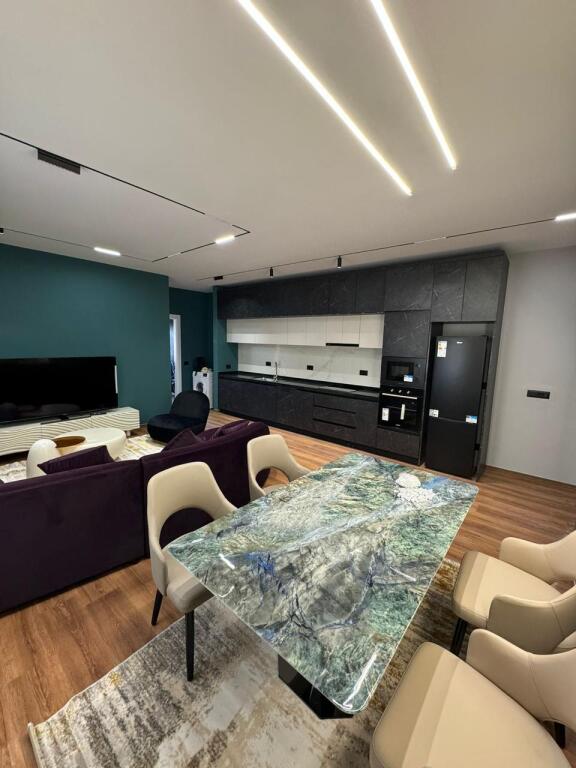 Apartament 1+1 luksoz për qira në një residencë pranë Liqenit të Farkës