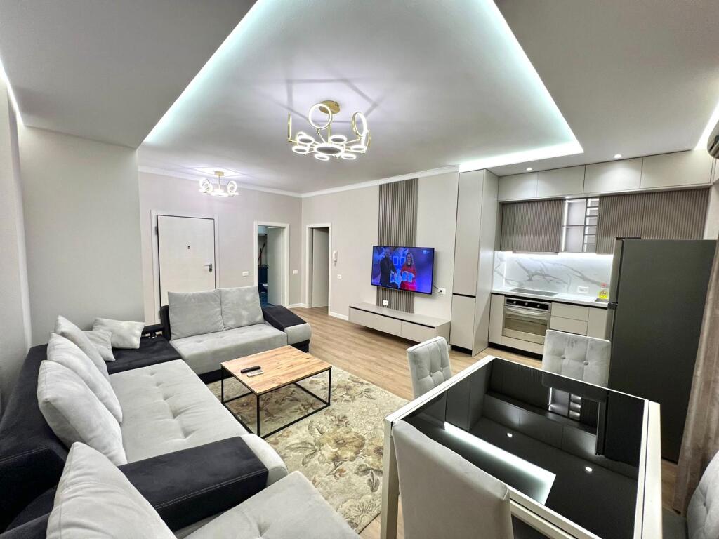 In Affitto: Appartamento 2+1 con Balcone || 📍Kodra e Diellit (Inizio) – 70m² || €620/mese – 2º Piano