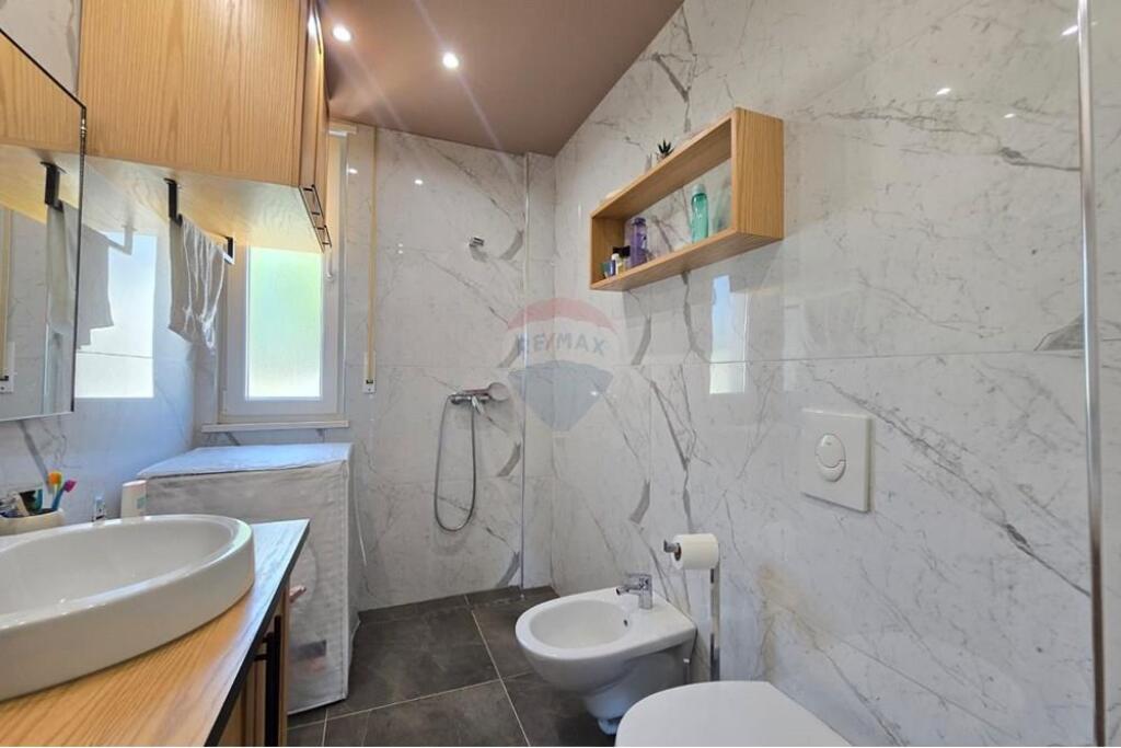 2+1 apartment with parking for sale in Vala Mar!