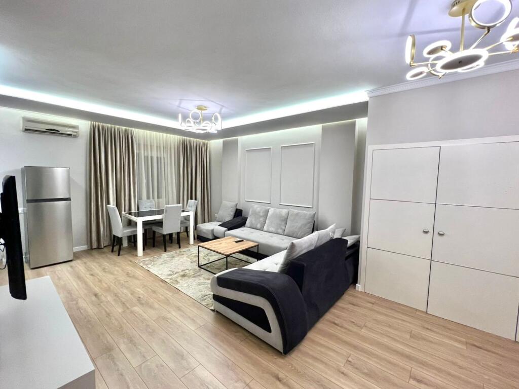 In Affitto: Appartamento 2+1 con Balcone || 📍Kodra e Diellit (Inizio) – 70m² || €620/mese – 2º Piano