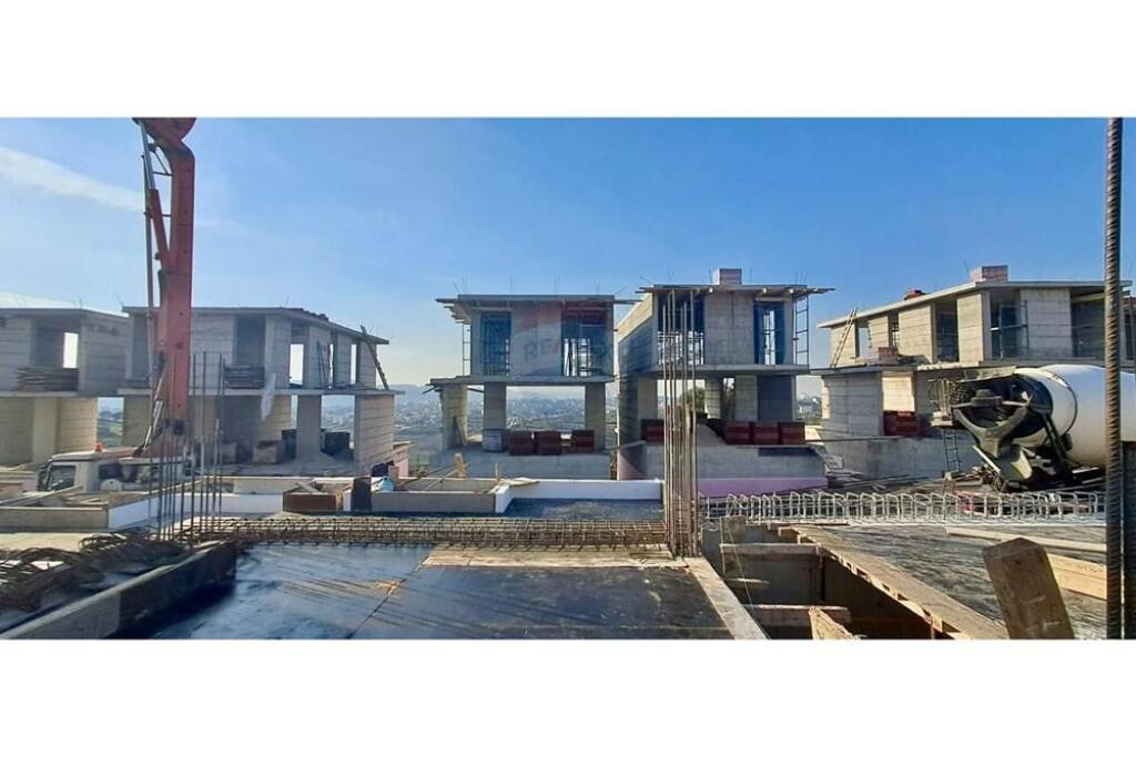 SUPER VILLAS FOR SALE IN FARKE!