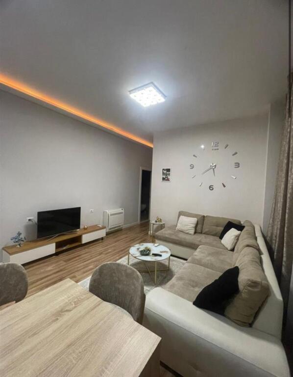 1+1 apartment for rent at Pazari i Ri