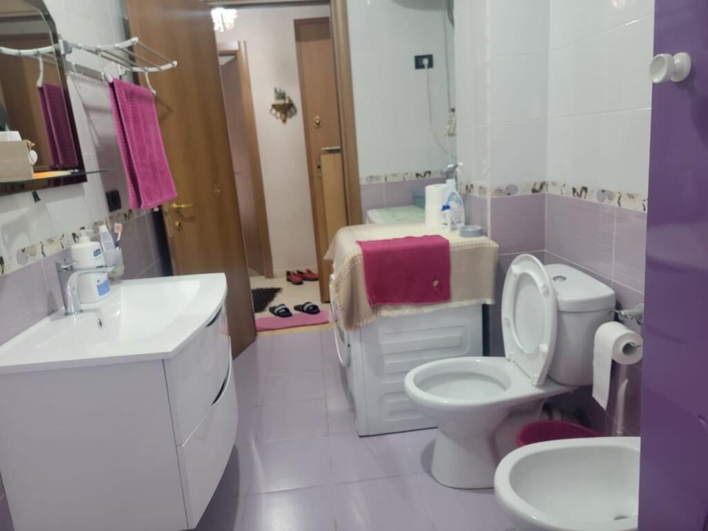 Jepet 2+1 tek Kodra Diellit pranë Kristal Center