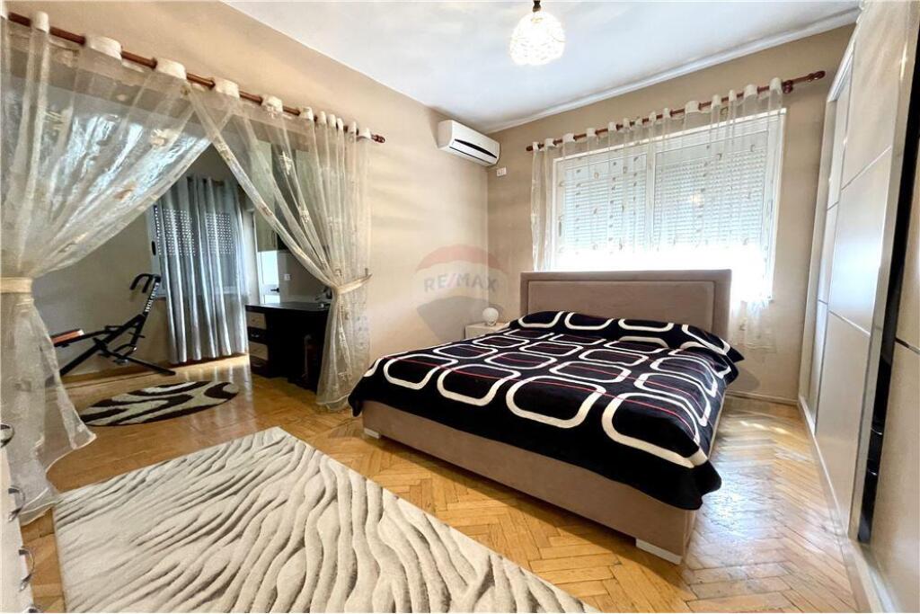 2+1 apartment by the street "Myslym Shyri"!