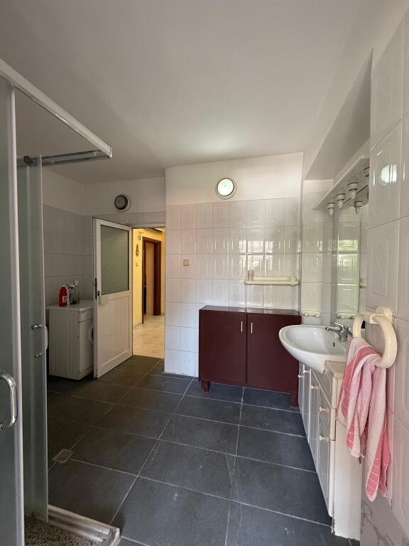 📍 Apartment 3+1 for Rent – Opposite the Former Restaurant Durrësi