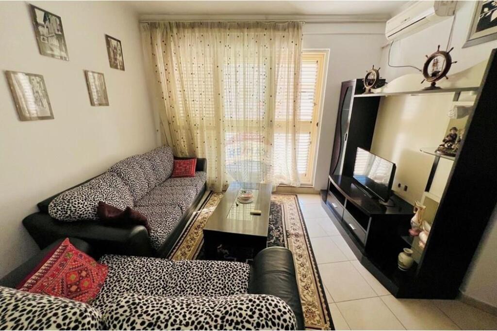 Apartament me qira 3+1+2 tek Rruga Teodor Keko ne Astir, prane rruges kryesore.