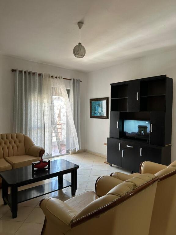 Apartament 2+1 për qira në Astir pranë barit 'Oslo'.