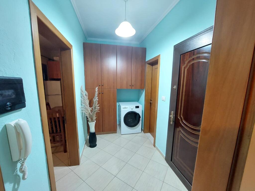 Jepet me qera ditore Apartament 1+1 tek Shkembi i Kavajes