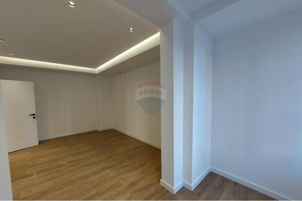 Office for rent near the Ballet School!