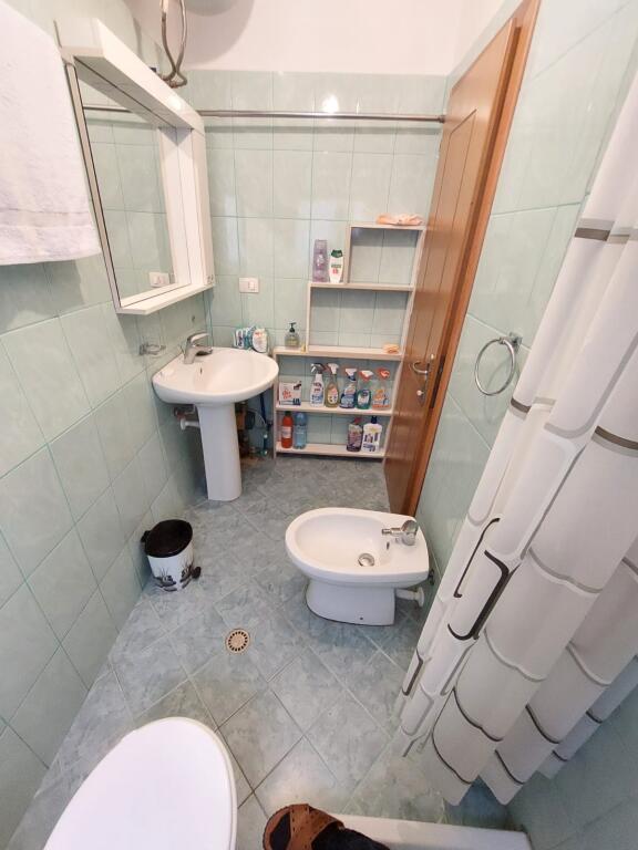 Jepet me qera ditore Apartament 1+1 tek Shkembi i Kavajes