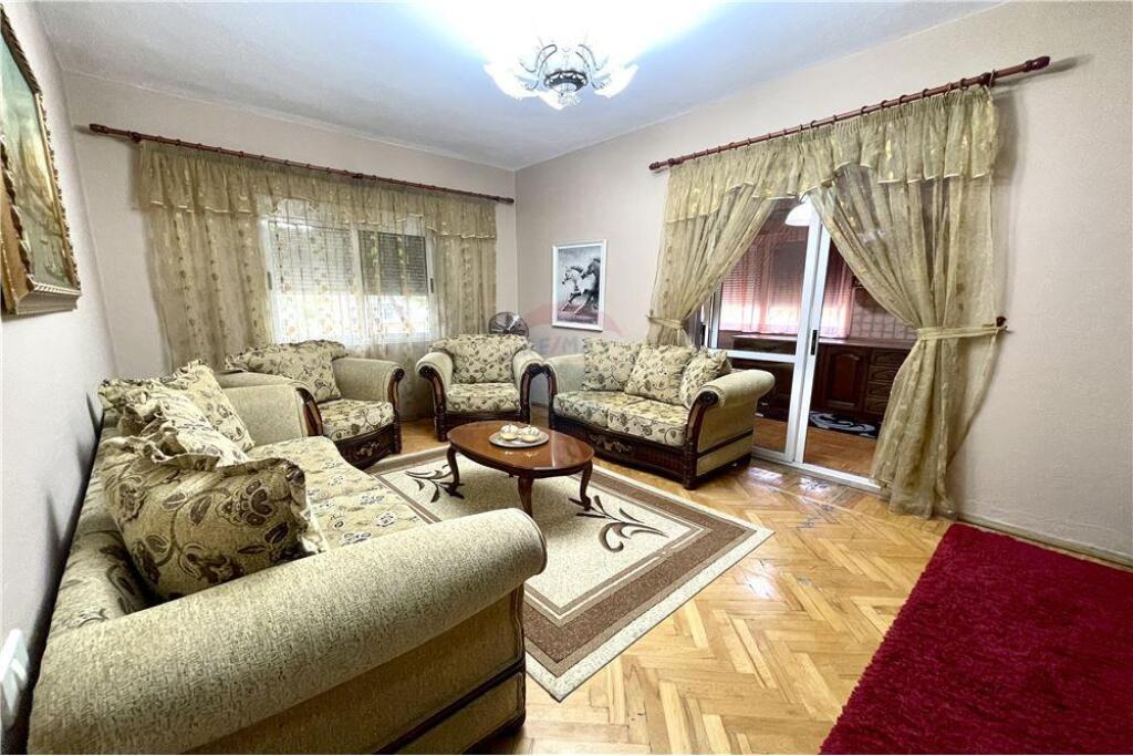 2+1 apartment by the street "Myslym Shyri"!