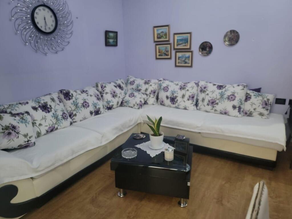 Jepet 2+1 tek Kodra Diellit pranë Kristal Center