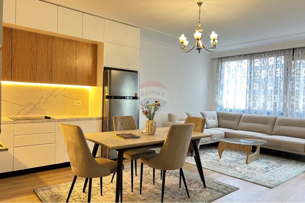 Apartament 2+1+2 me verande me qira tek Shallvaret!