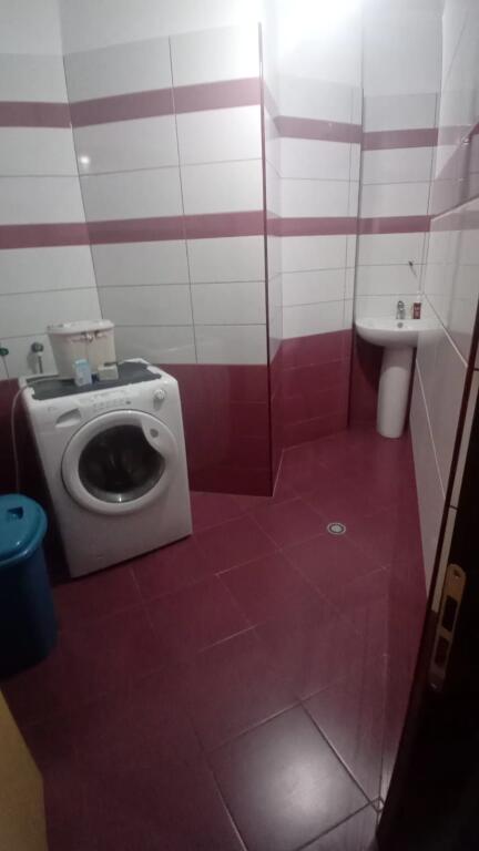 Jepet me qira 2+1+verande Yzberisht te Big Market