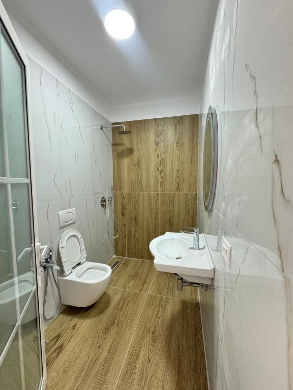 Shitet Apartament 1+1+bllk Rr. Irfan Tomini, mbrapa Kompleksit Deliorgji