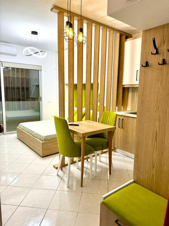 Jepet me Qira Garsoniere Kristal Center