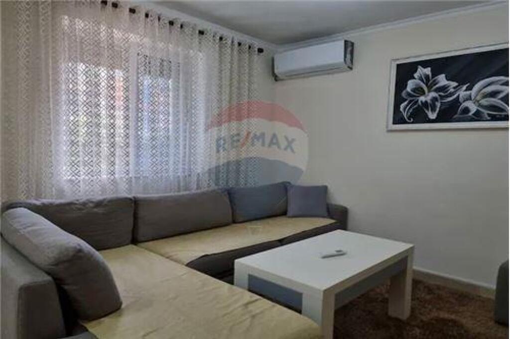 1+1 apartment for rent near the Faculty of Medicine. Located on the 2nd floor of an existing building.