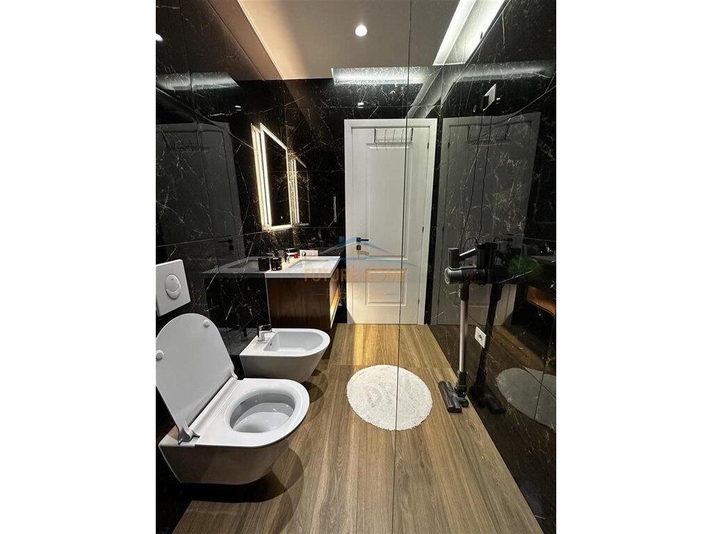 Shitet, Apartament 2+1+2+Post Parkimi, Xhamlliku, Tiranë