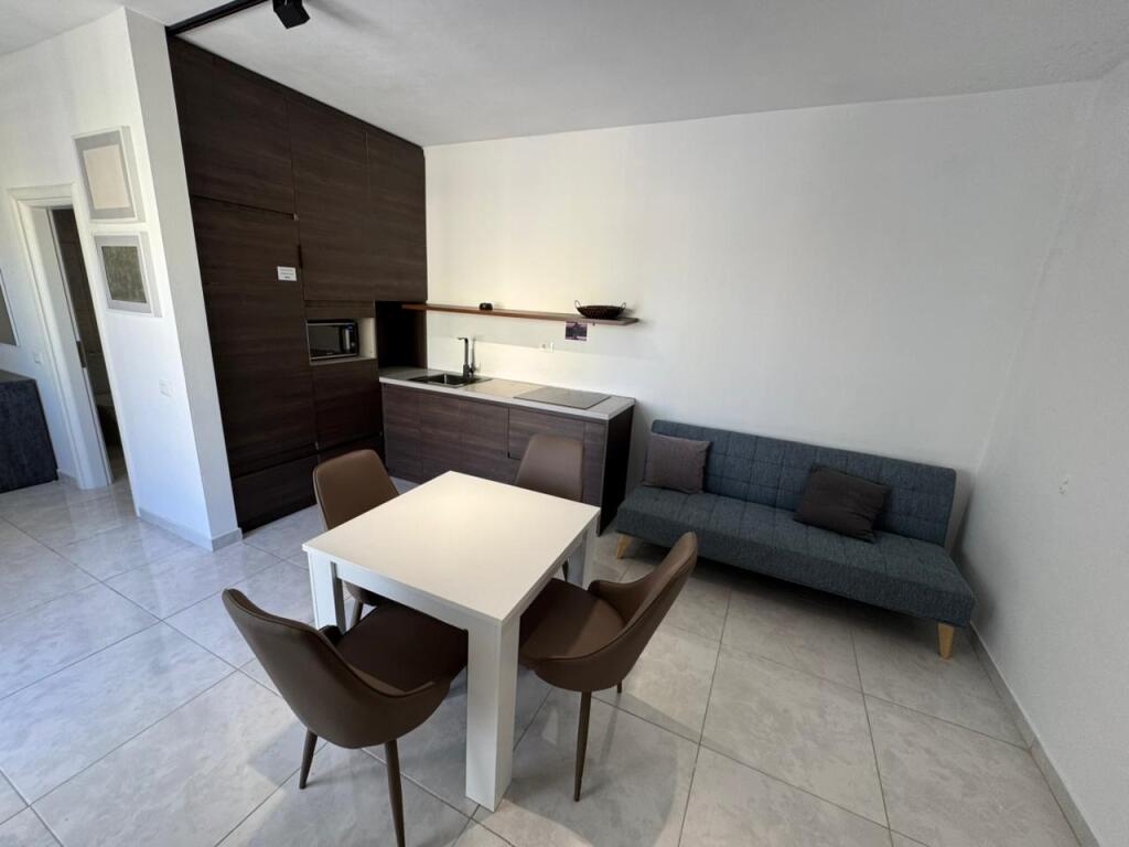 SUPER APARTAMENT PËR SHITJE ME PAMJE DETI TEK RROTA E KUQE!!