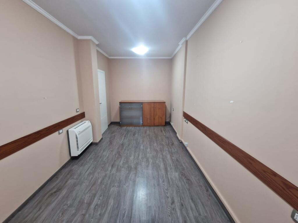 In affitto una villa a 3 piani in via "Naim Frasheri" vicino all'incrocio del 21 dicembre.