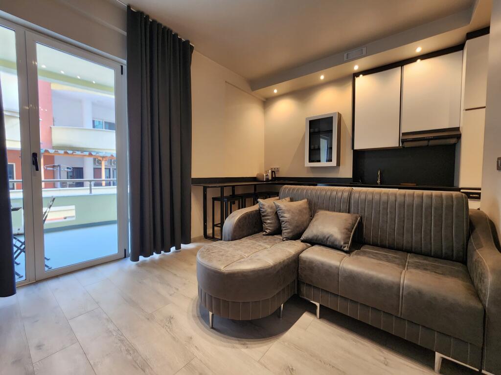 In Affitto: Appartamento 1+1 con Balcone | Lago Artificiale, Prima Linea Palazzo Swan | Prima Volta in Affitto | 600€/Mese