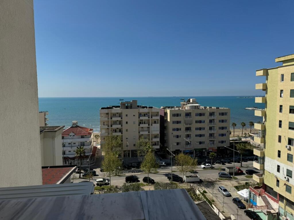 SUPER APARTAMENT PËR SHITJE ME PAMJE DETI TEK RROTA E KUQE!!
