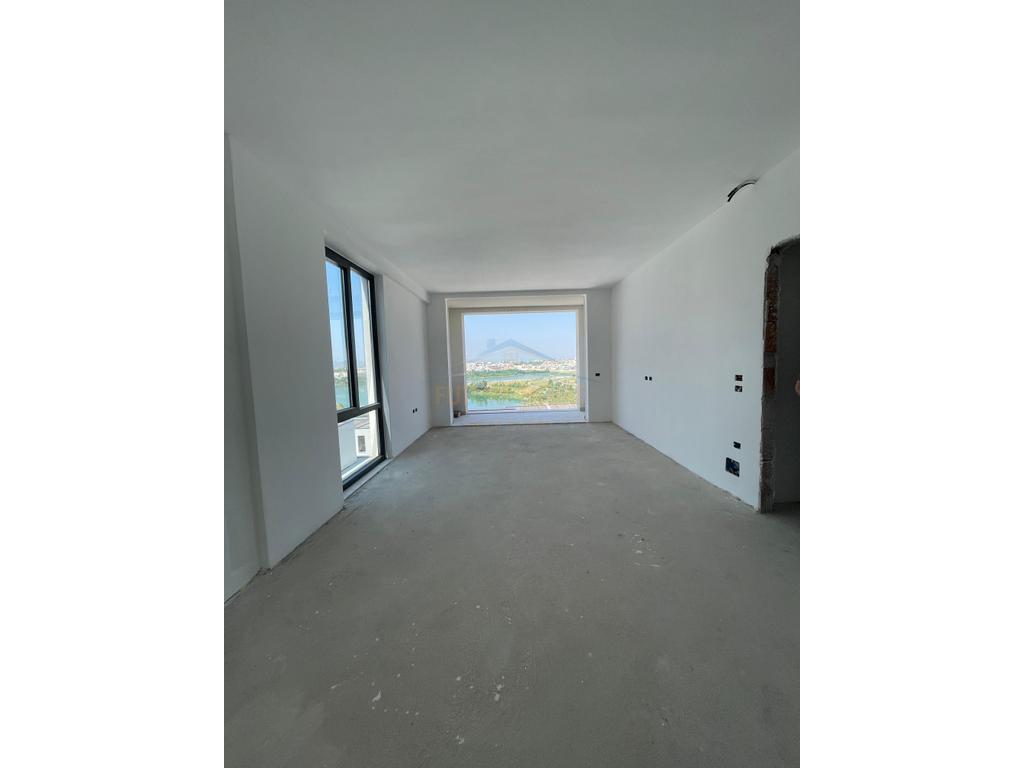 Shitet Apartament 2+1+2+Post Parkimi, Lakeside Residence, Liqeni i Farkes