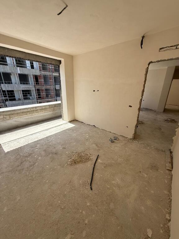 Shitet Apartament 2+1 te Fusha e Aviacionit