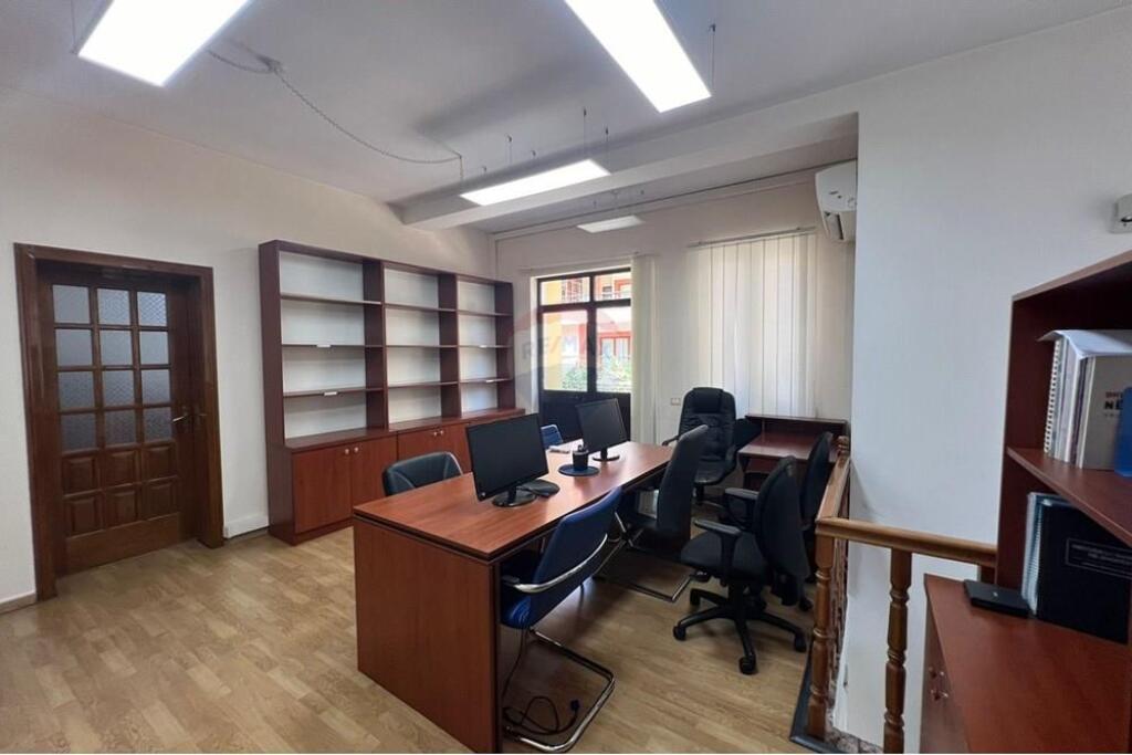 OBJECT FOR OFFICES IN THE PARIS COMMUNITY
