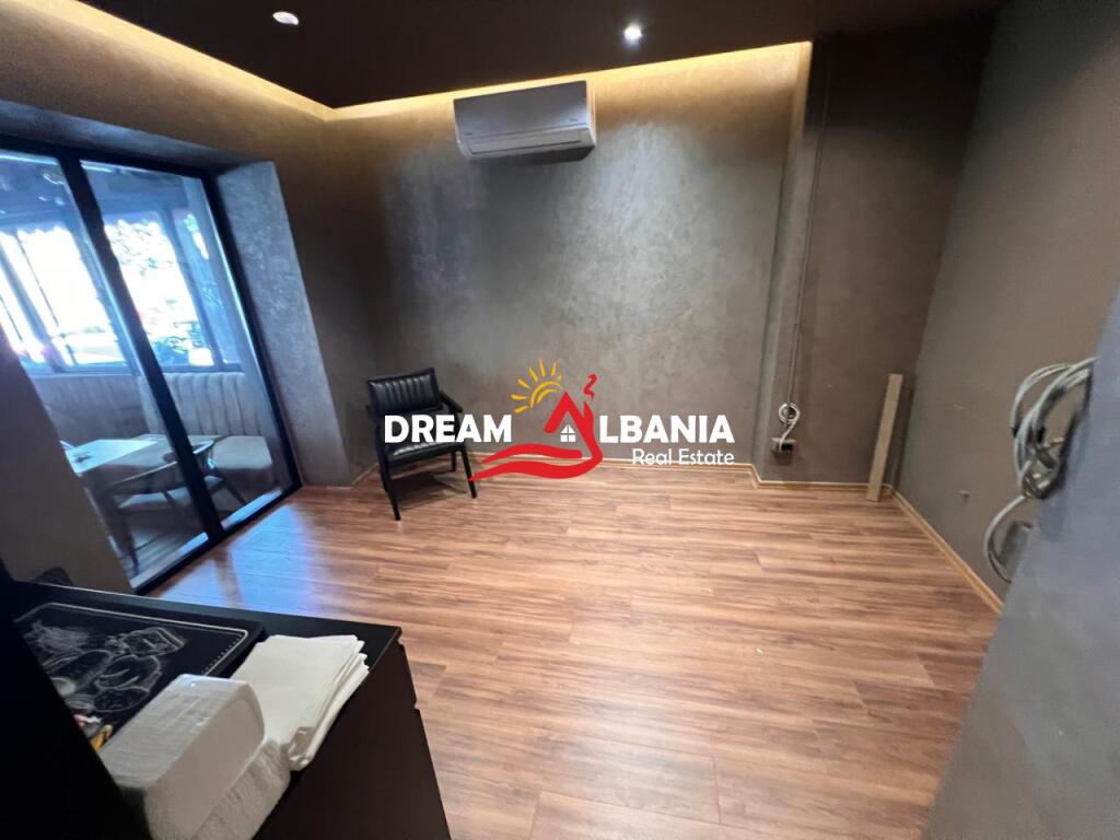 Lounge Bar for sale on Durresit Street, near the Ministry of Education in Tirana (ID 4171591)