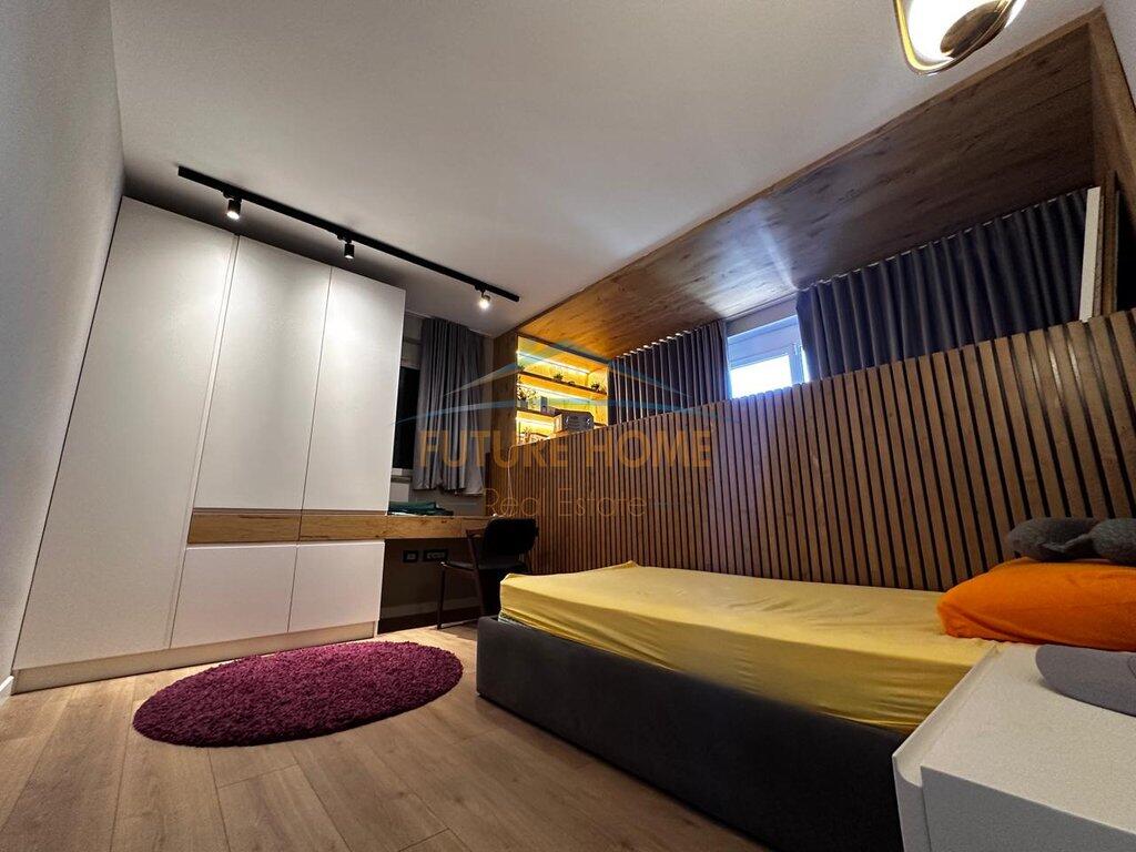 Apartament Luksoz për Shitje 4+1+2+Verandë+Pishinë+Post Parkimi, Kopshti Botanik, Tiranë
