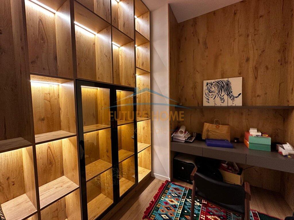 Apartament Luksoz për Shitje 4+1+2+Verandë+Pishinë+Post Parkimi, Kopshti Botanik, Tiranë