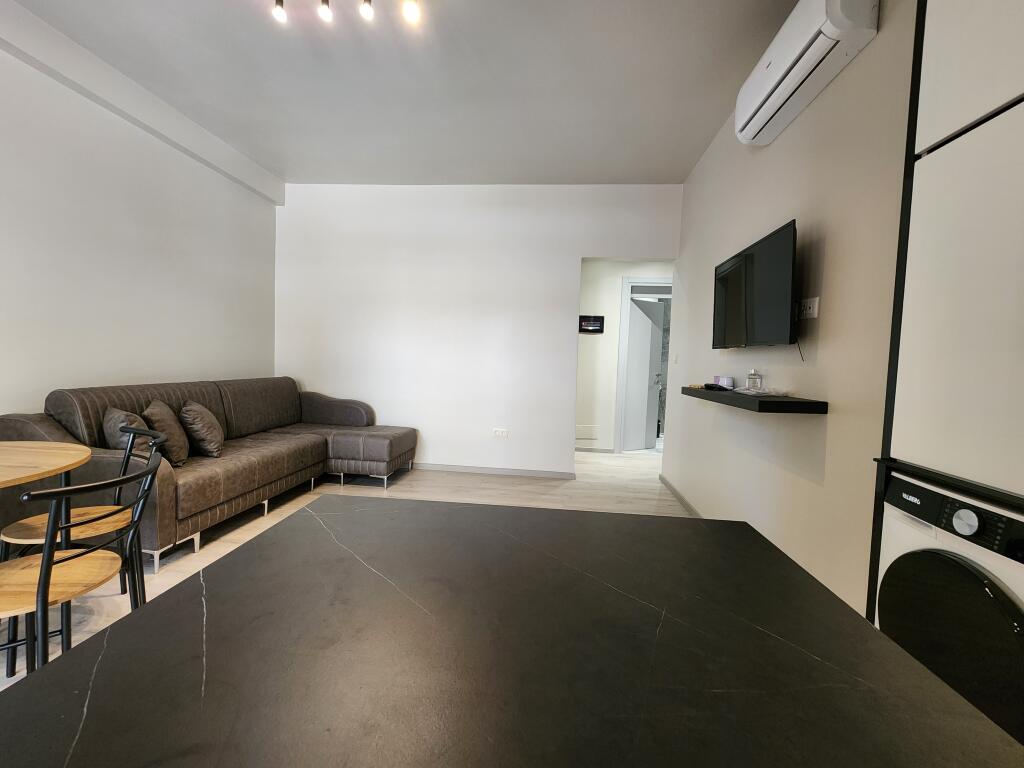  In Affitto: Appartamento 1+1 con Balcone | Lago Artificiale – Prima Linea, Palazzo Swan | Prima Locazione | €700/mese